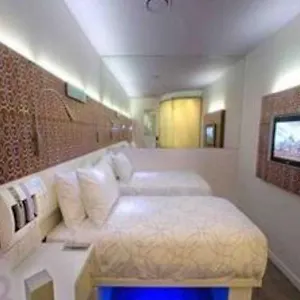 Seasons Hotel